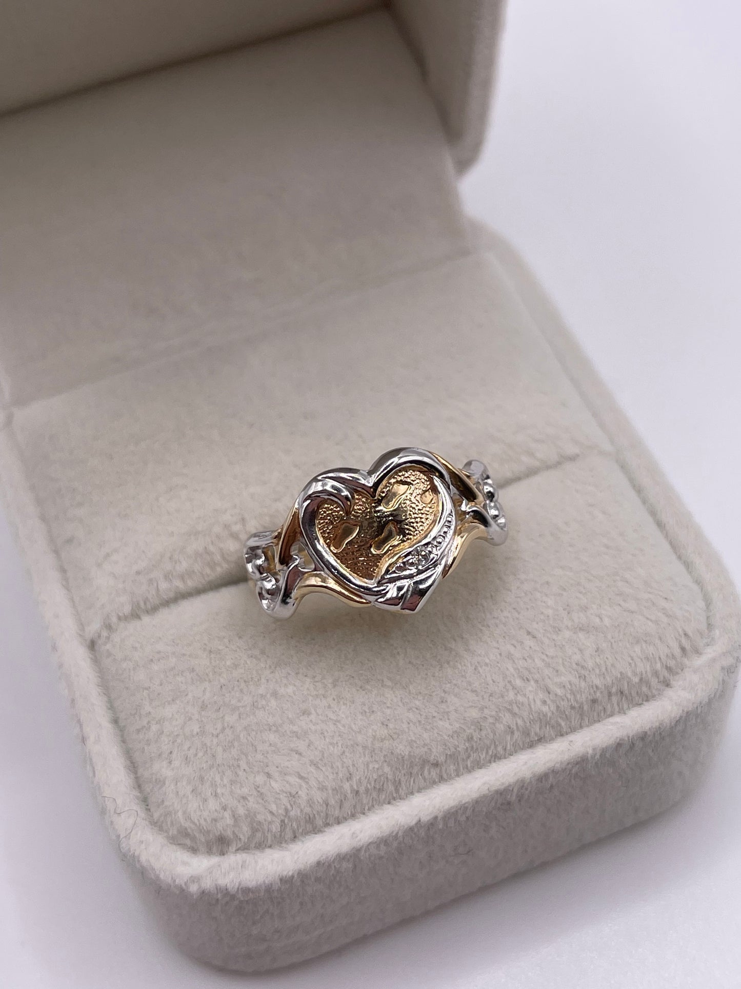 9ct gold diamond “footprint” ring