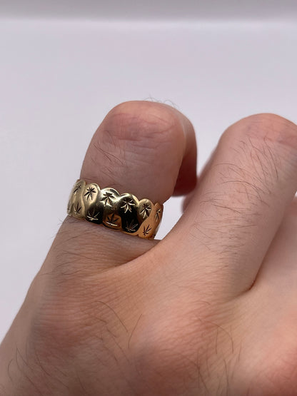 9ct gold patterned band