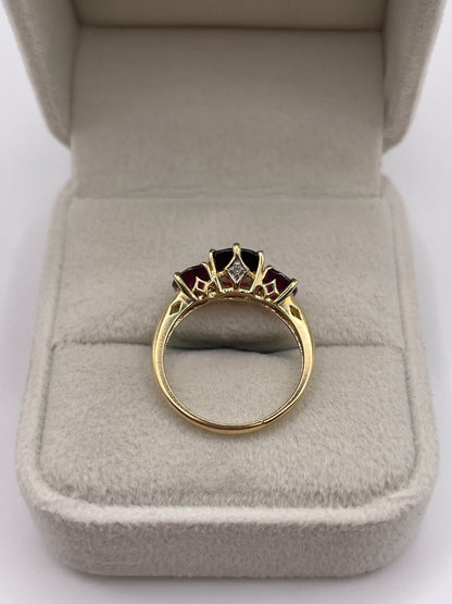 9ct gold garnet and diamond ring