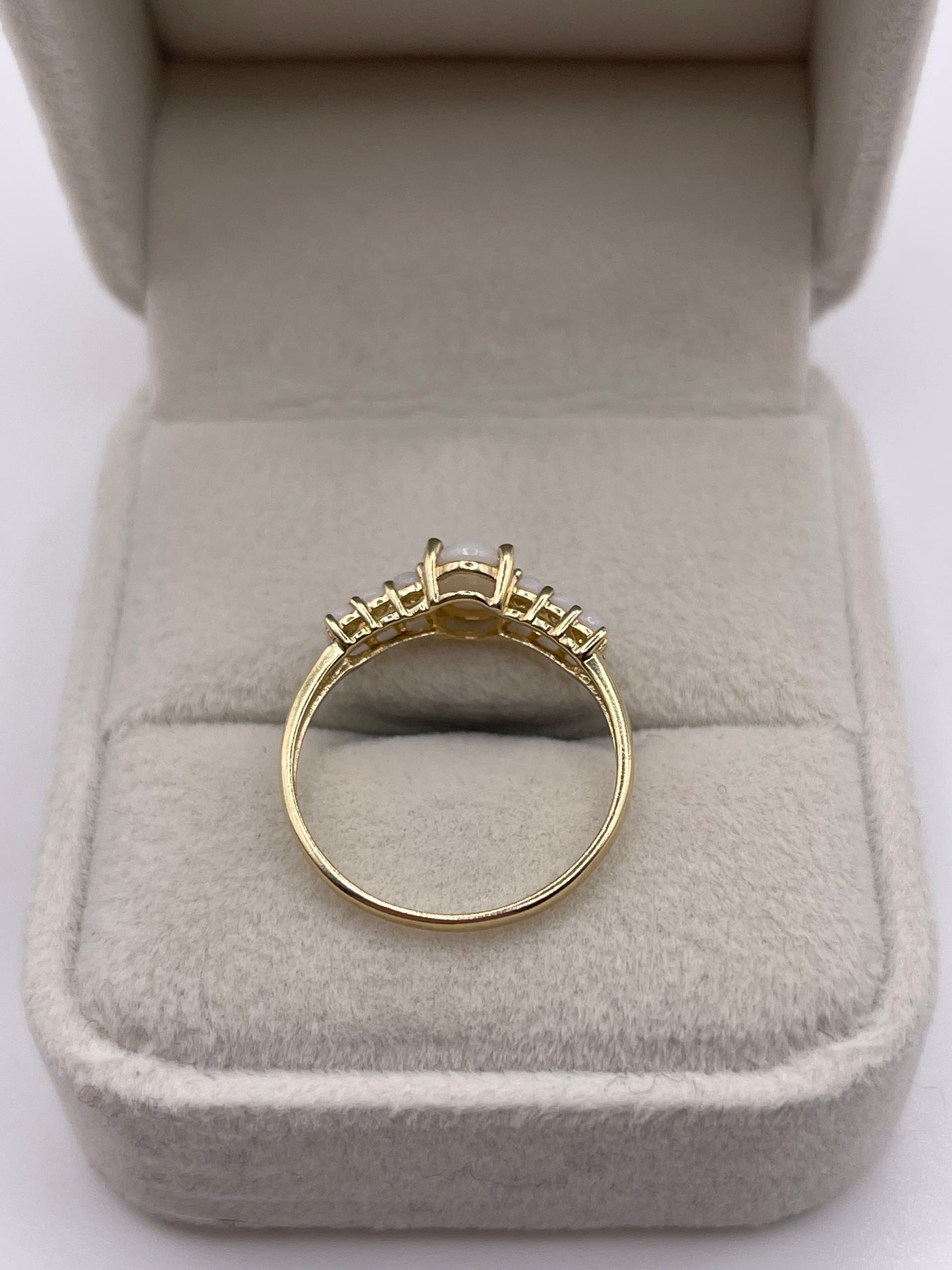9ct gold opal ring