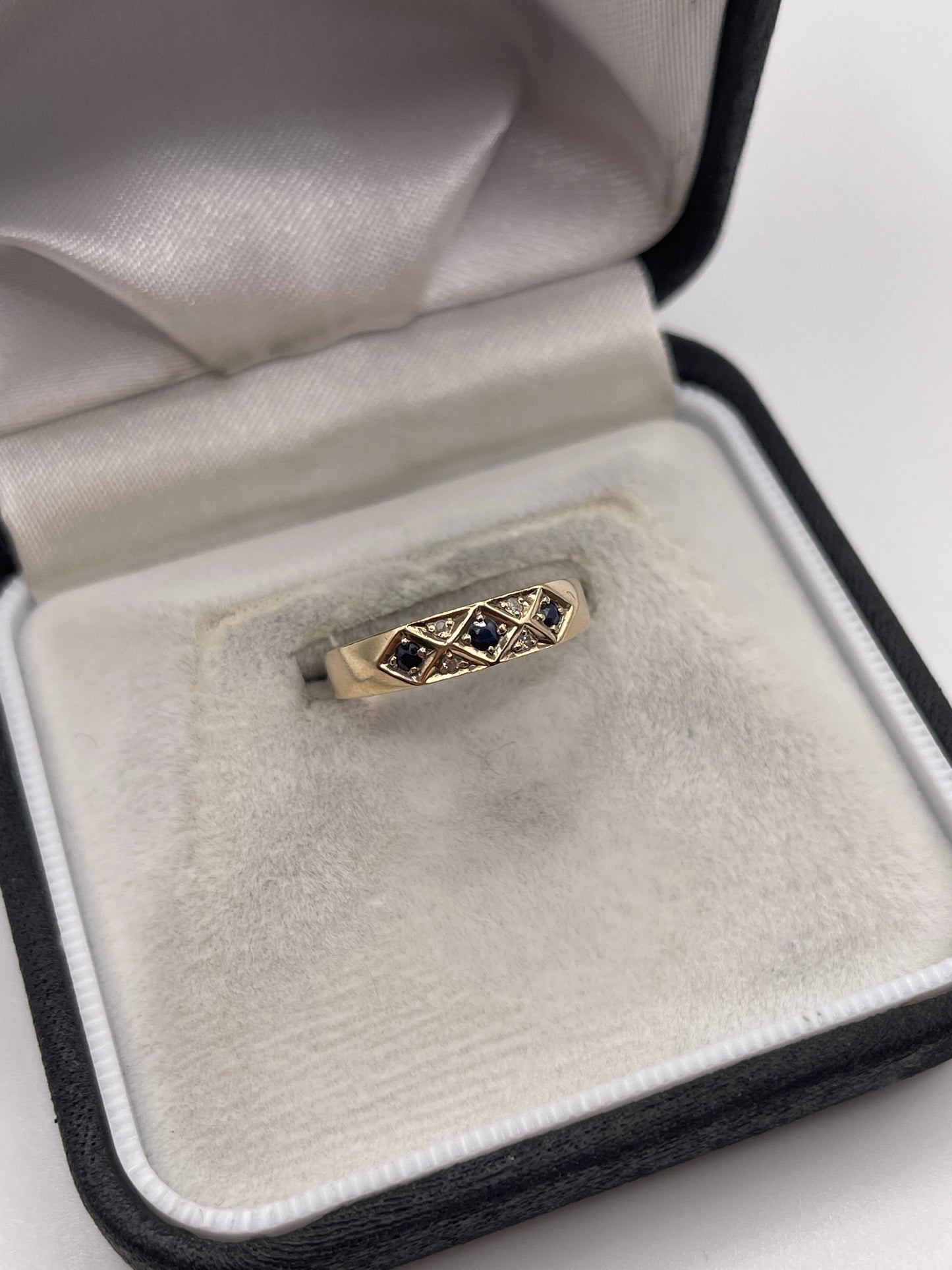 9ct gold sapphire and diamond ring