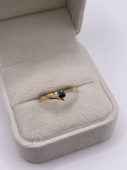 9ct gold sapphire ring