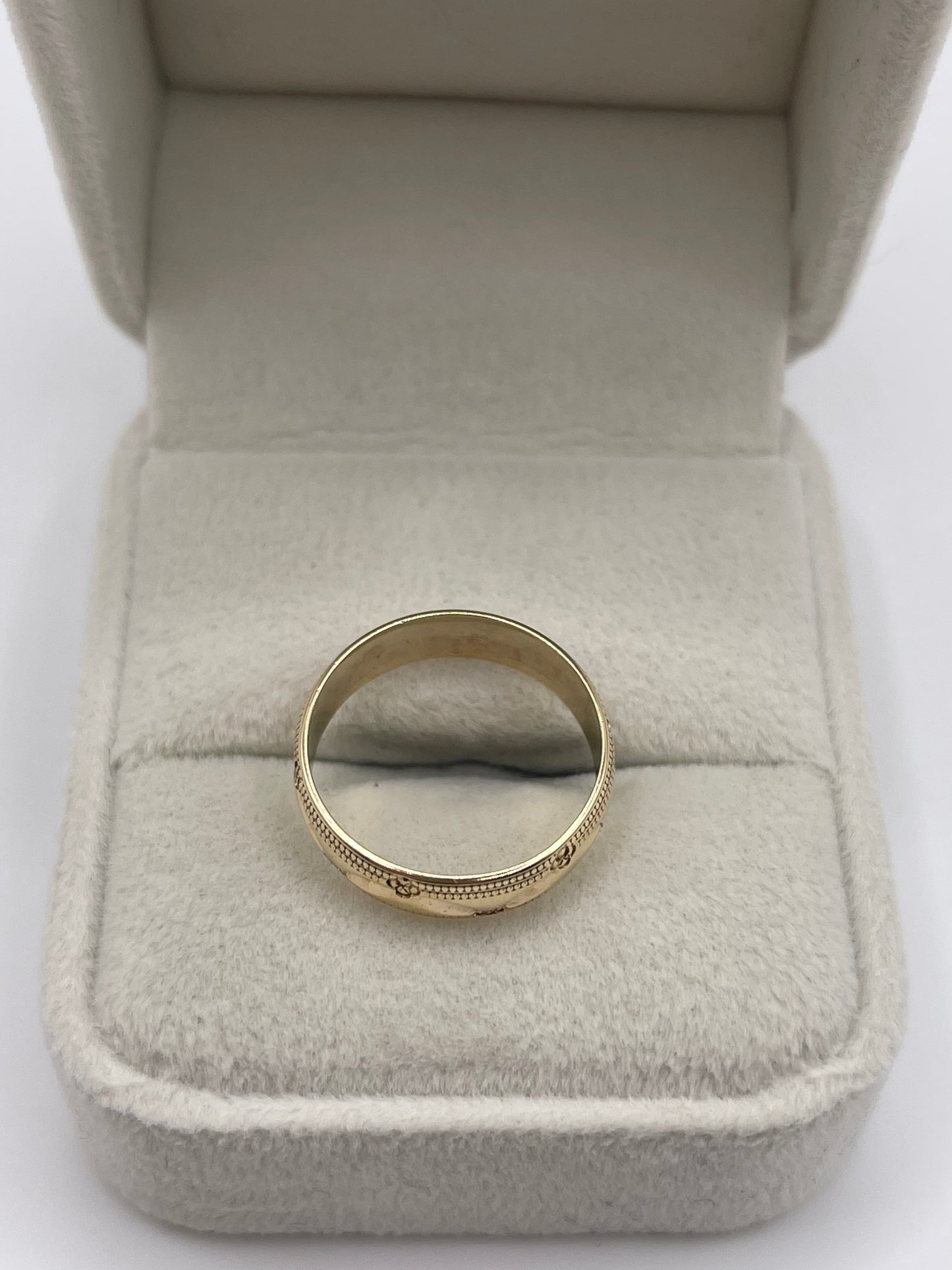 9ct gold patterned band