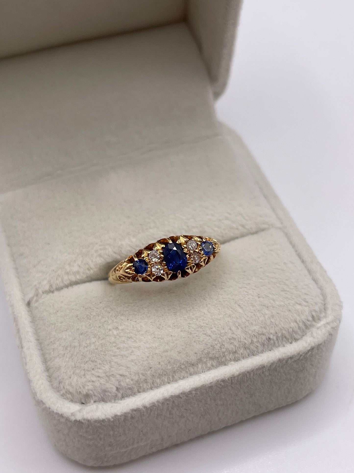 Antique 18ct gold sapphire and diamond ring