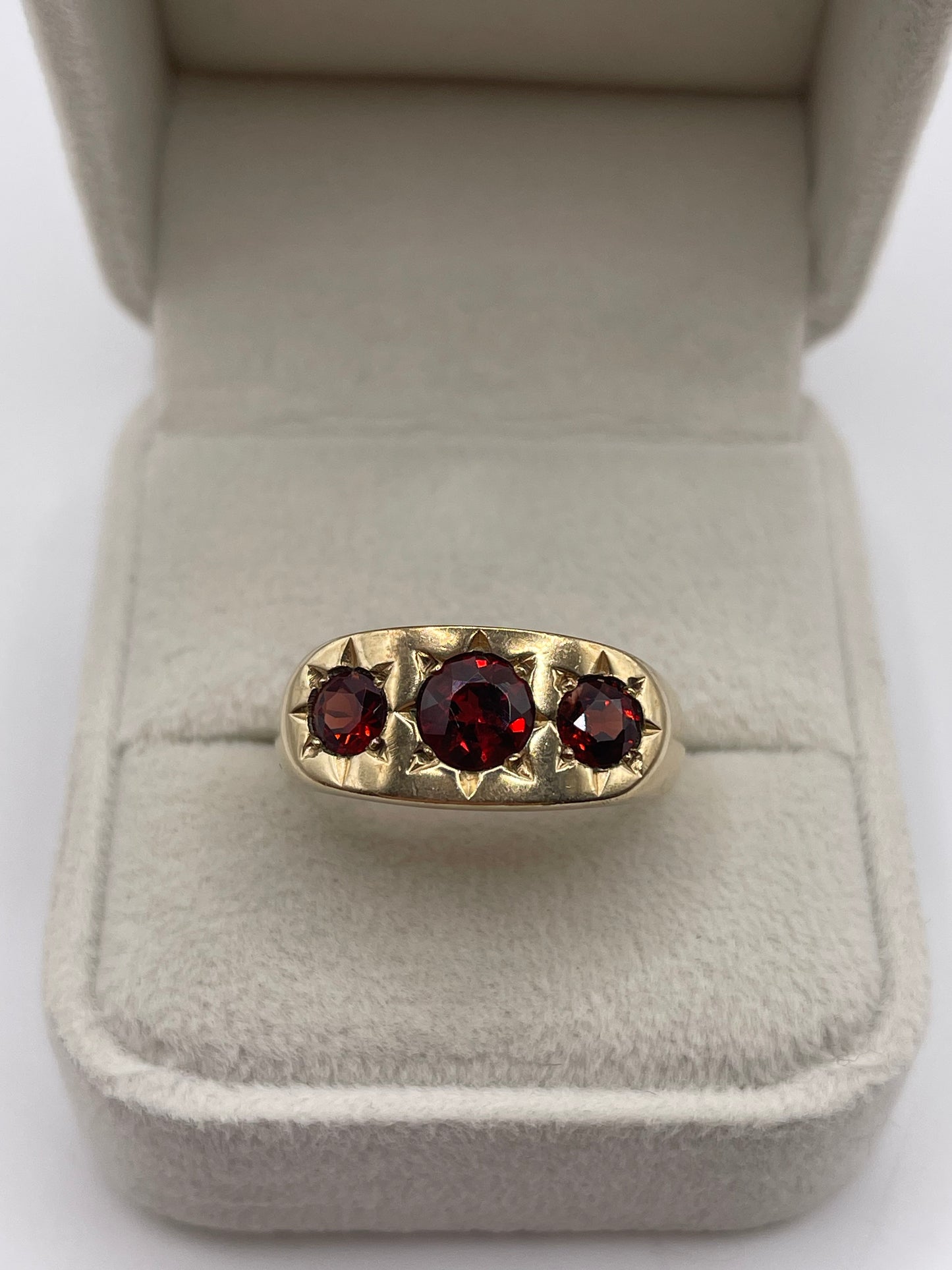 9ct gold garnet gypsy ring
