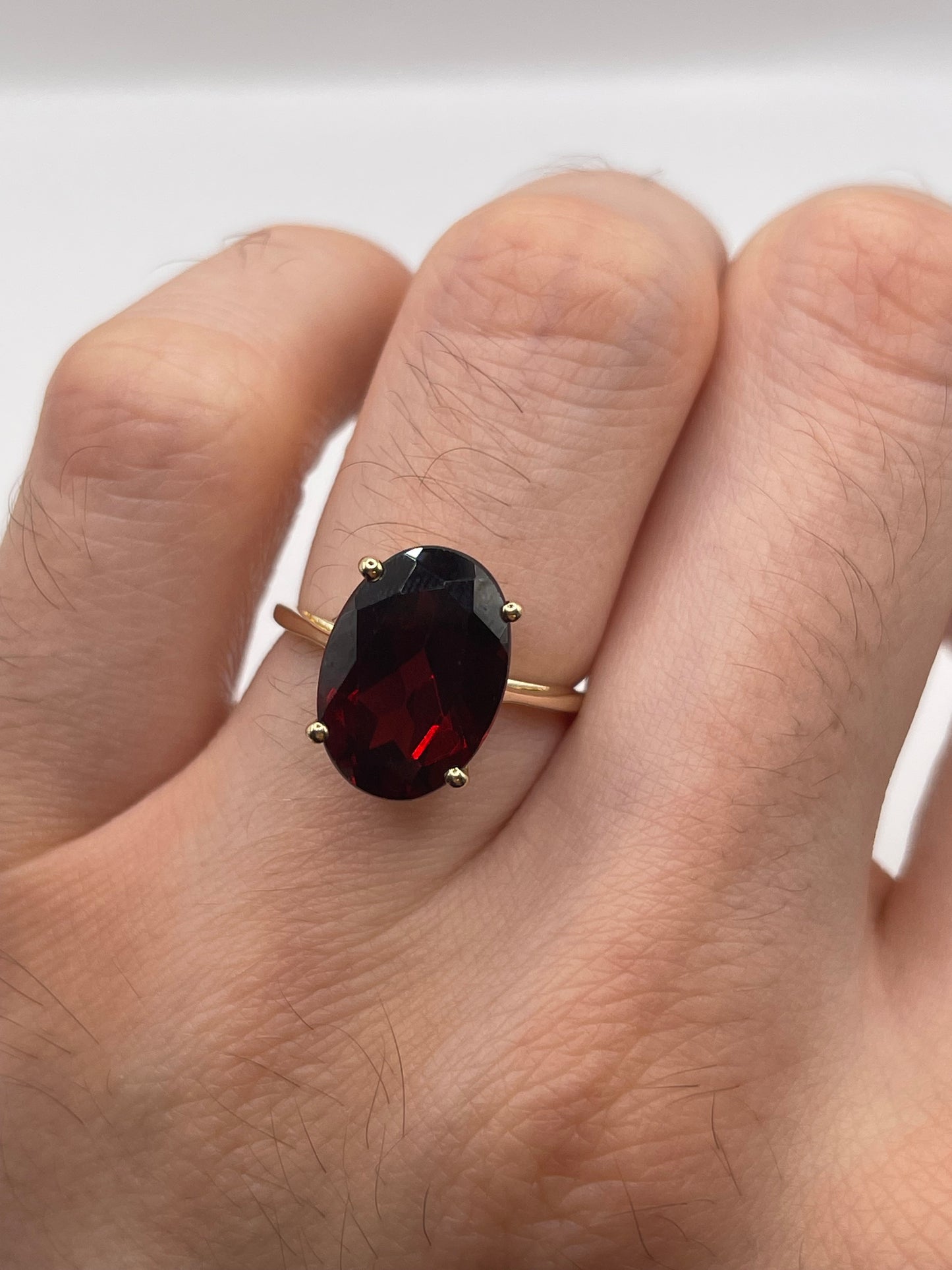 9ct gold garnet ring