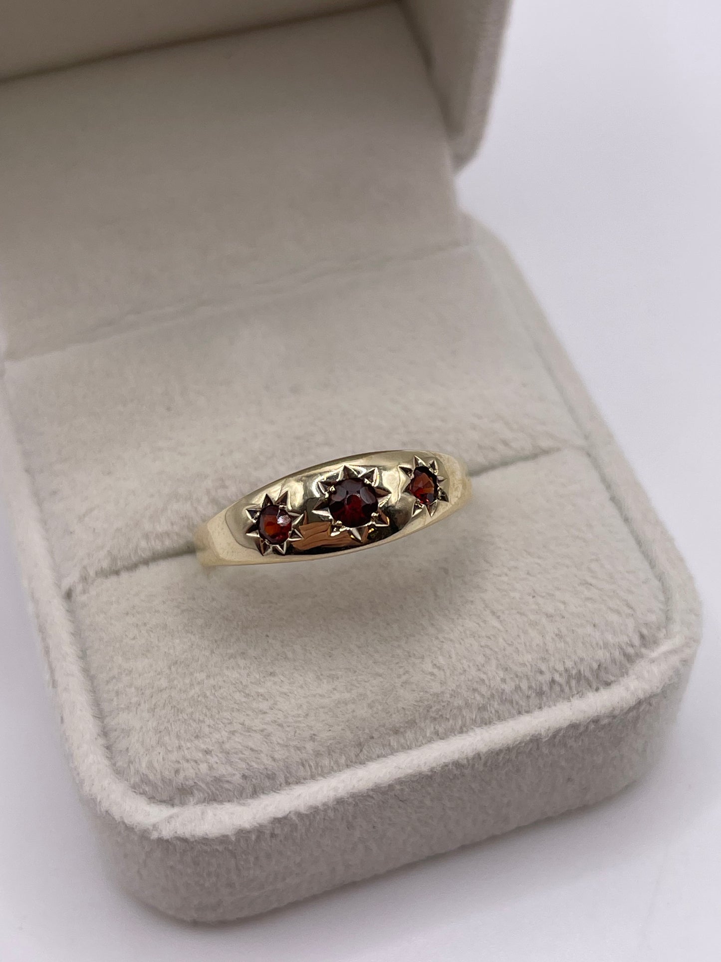 9ct gold garnet gypsy ring