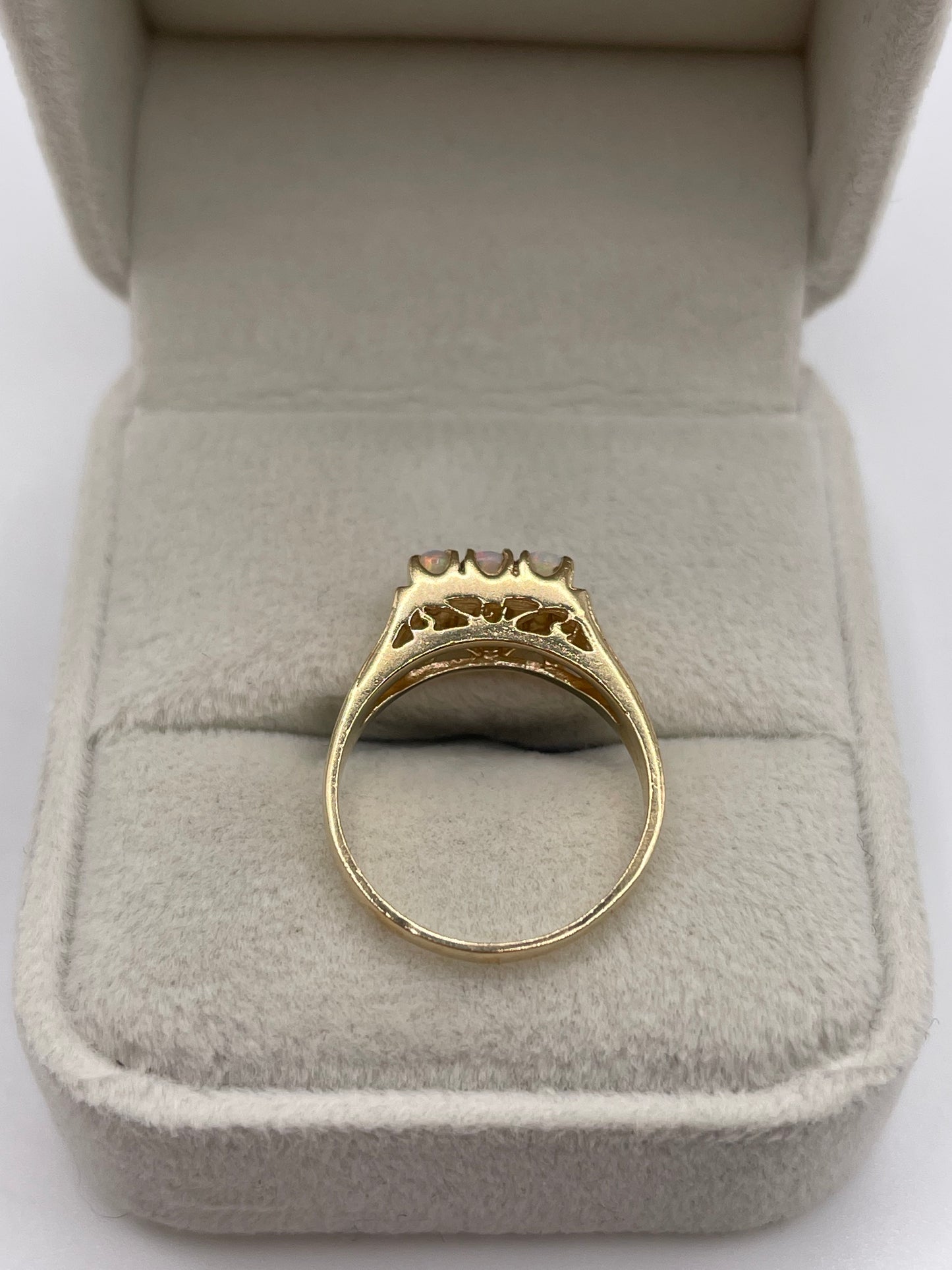 14ct gold opal ring