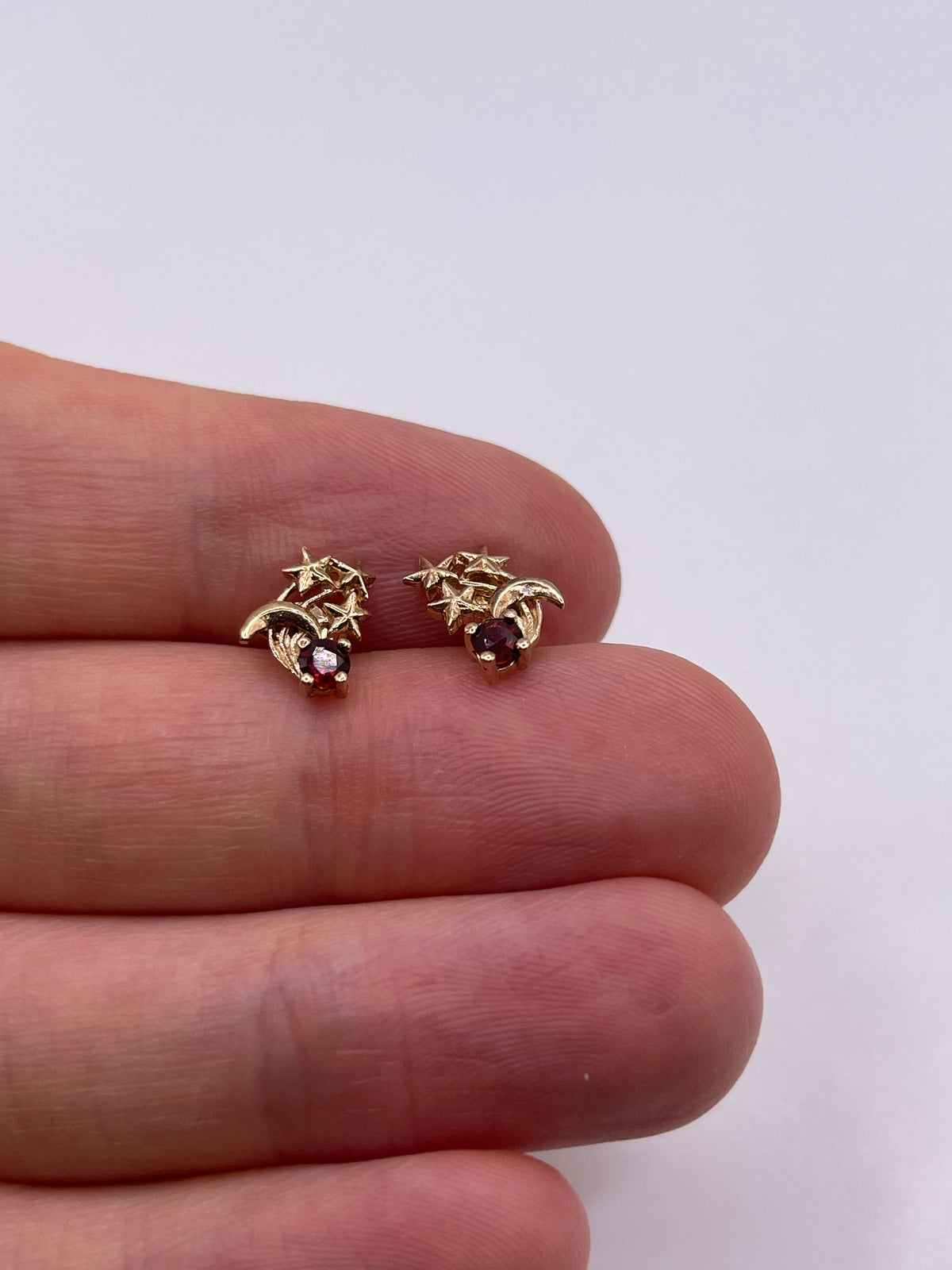 9ct gold garnet earrings