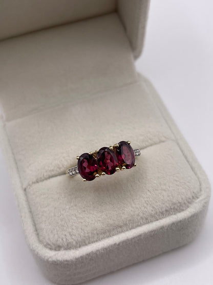 9ct gold garnet and zircon ring