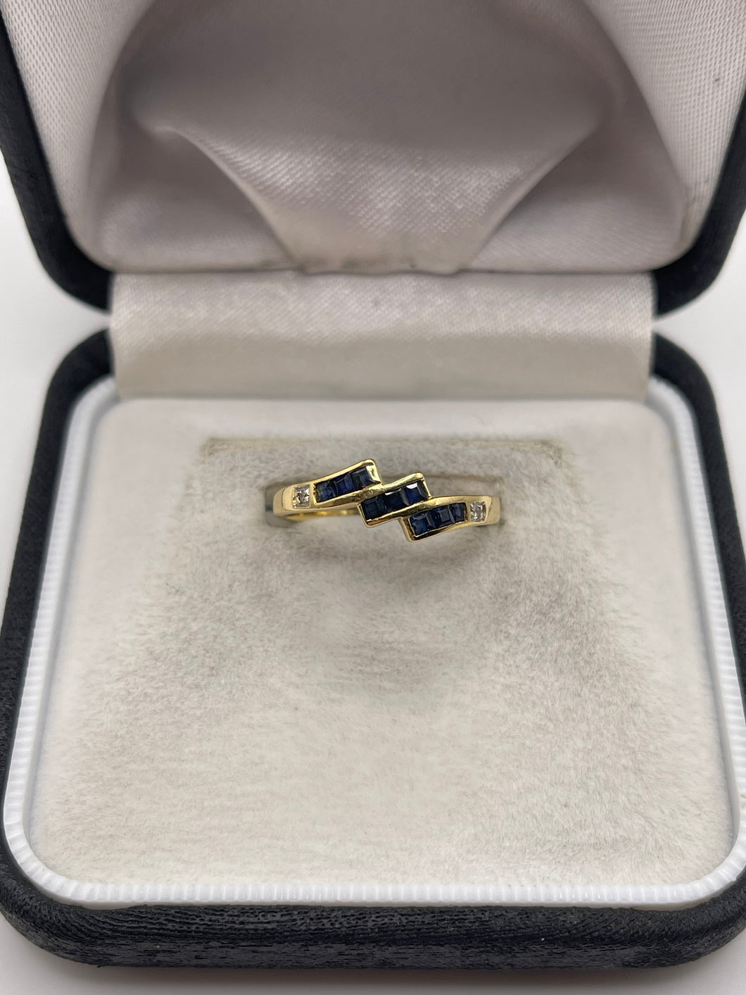 18ct gold sapphire and diamond ring