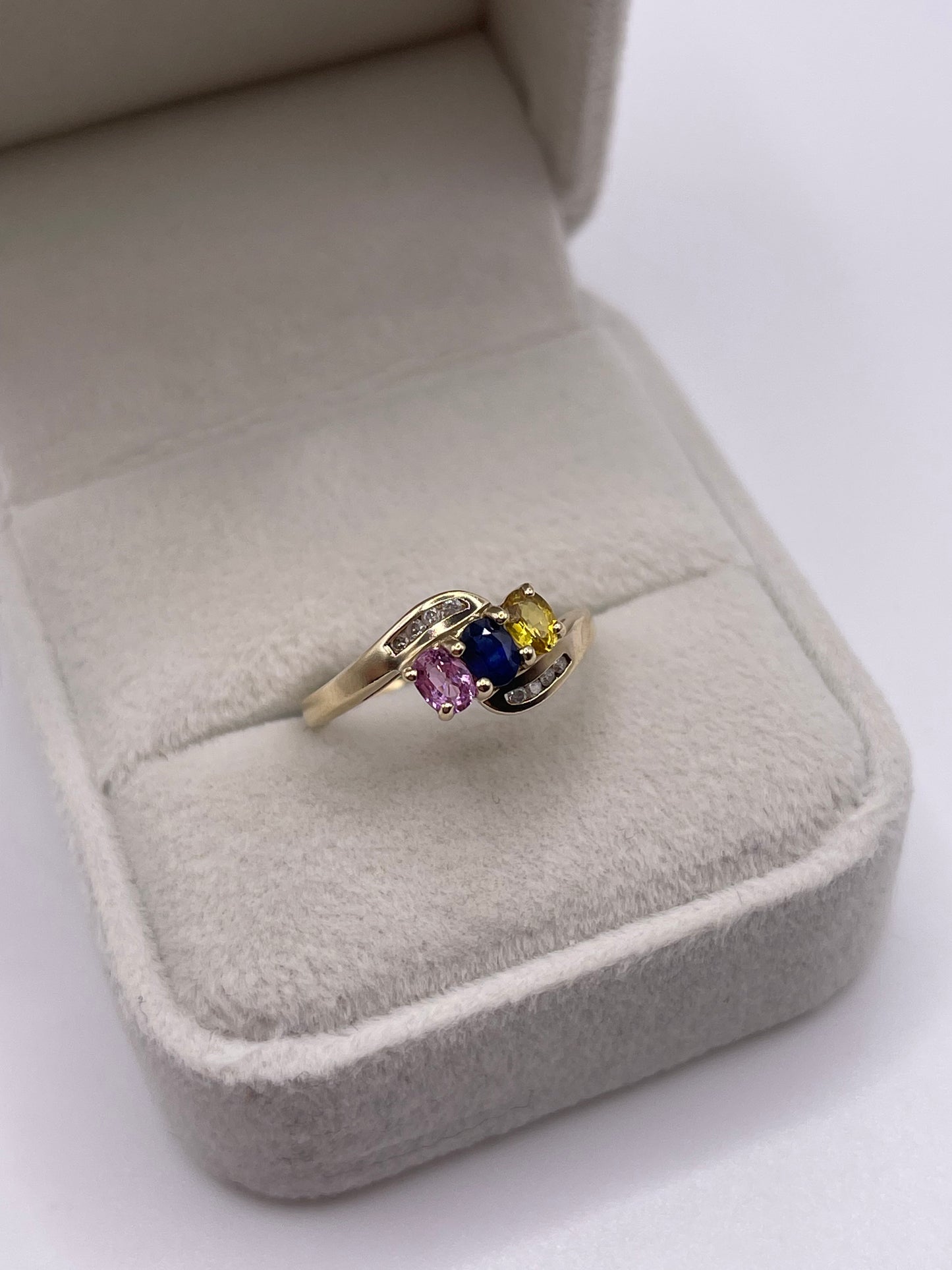 9ct gold sapphire and diamond ring