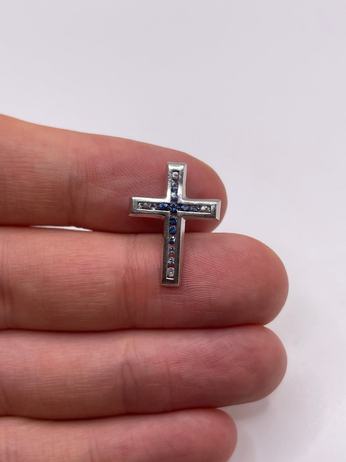 9ct white gold sapphire cross pendant