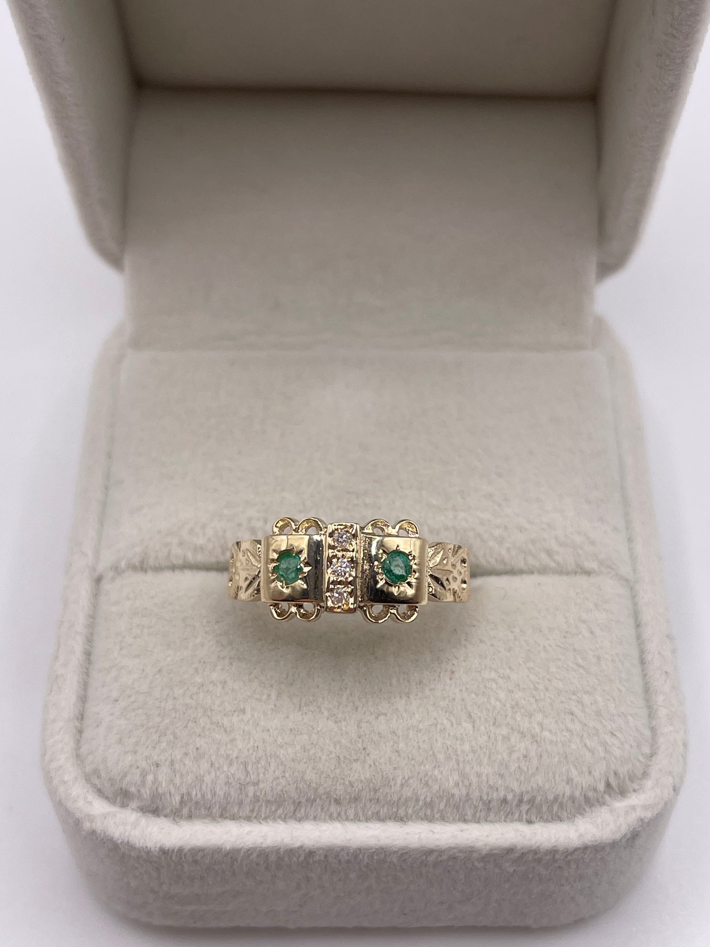 9ct gold emerald and diamond gypsy ring