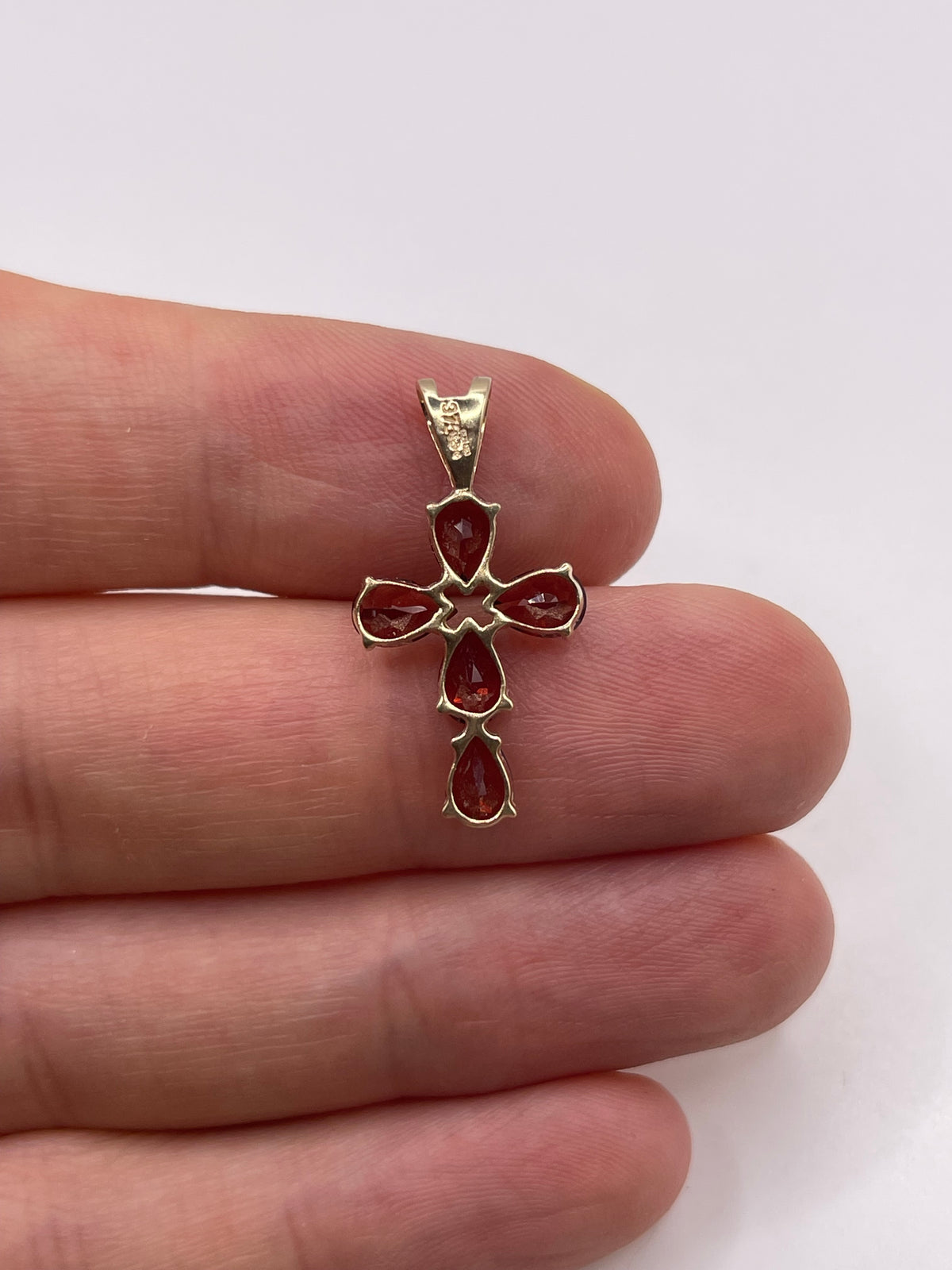 9ct gold garnet cross pendant