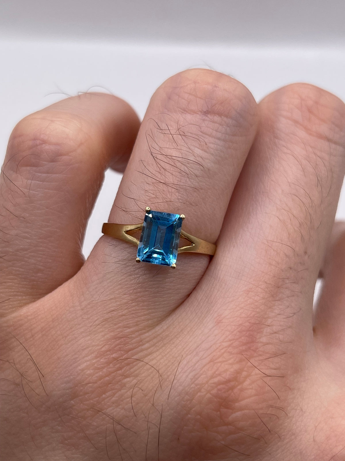9ct gold blue topaz ring