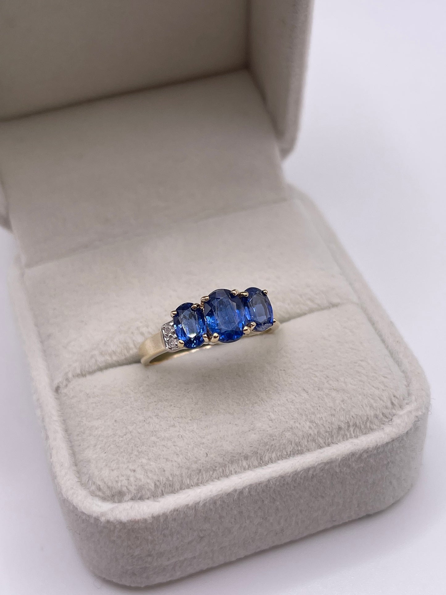 9ct gold kyanite and diamond ring