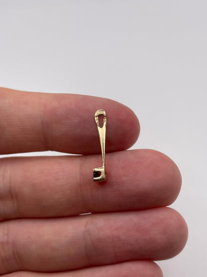 9ct gold sapphire pendant