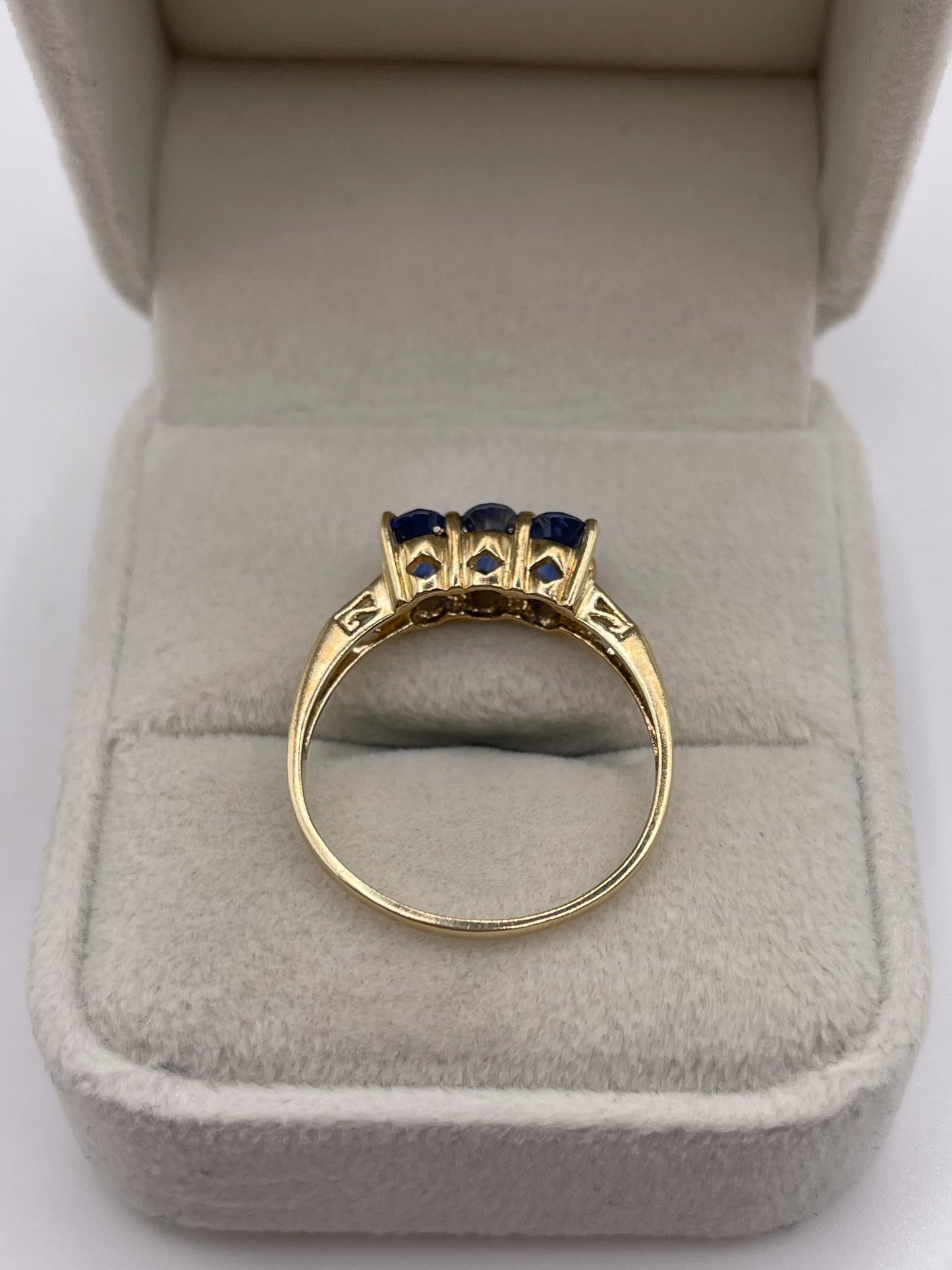 9ct gold kyanite ring