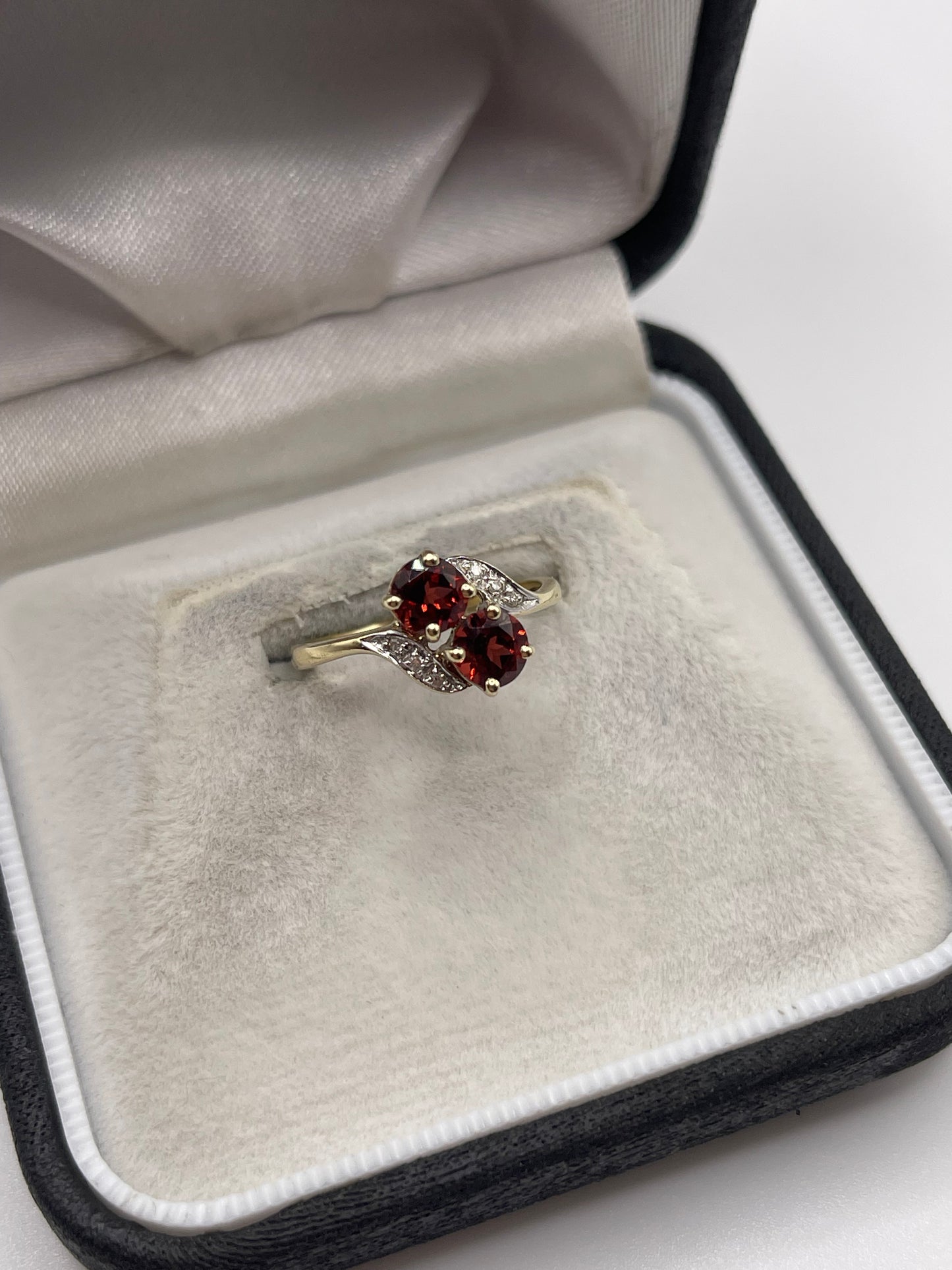 9ct gold garnet and diamond ring
