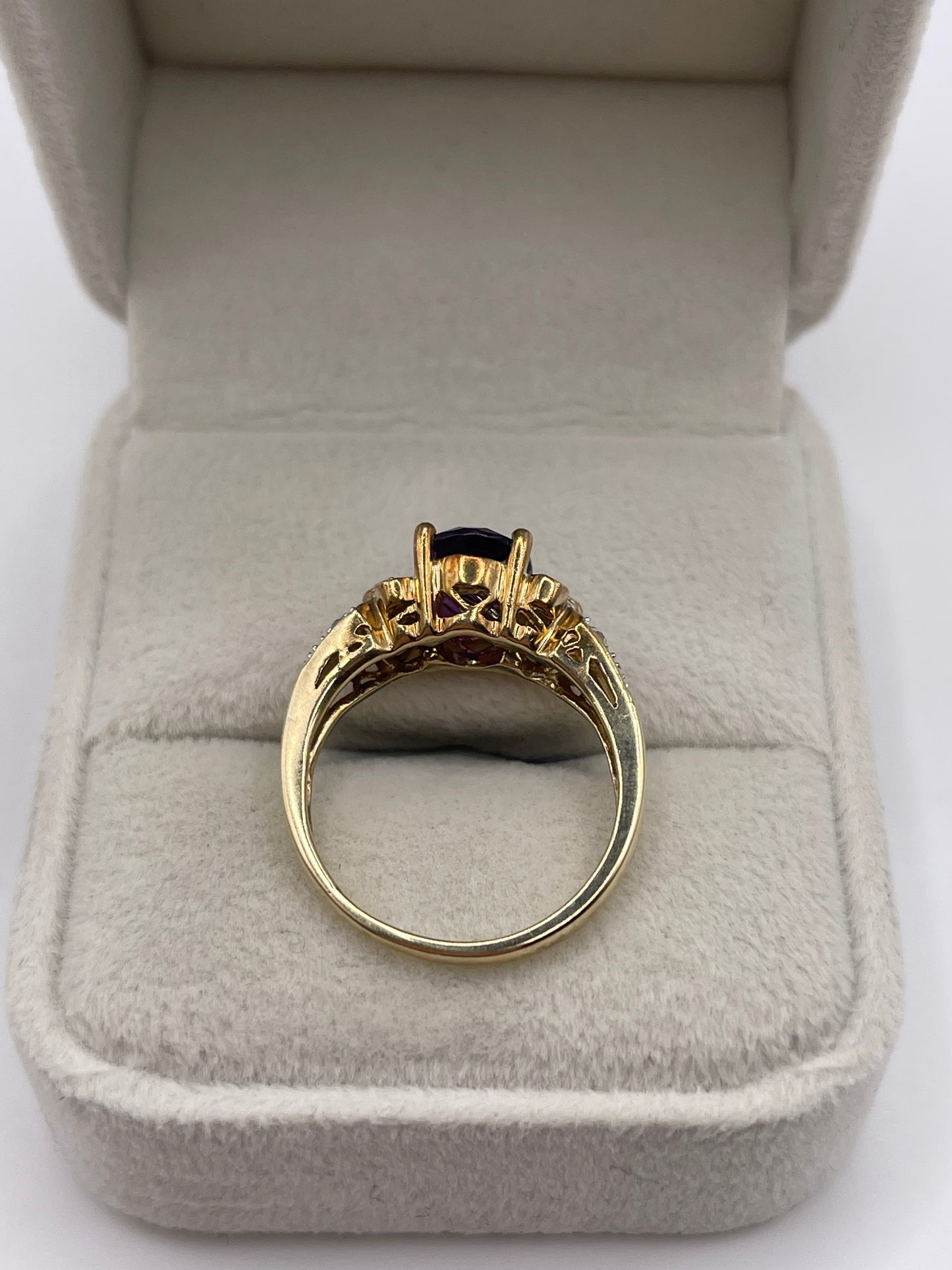 9ct gold amethyst and diamond ring