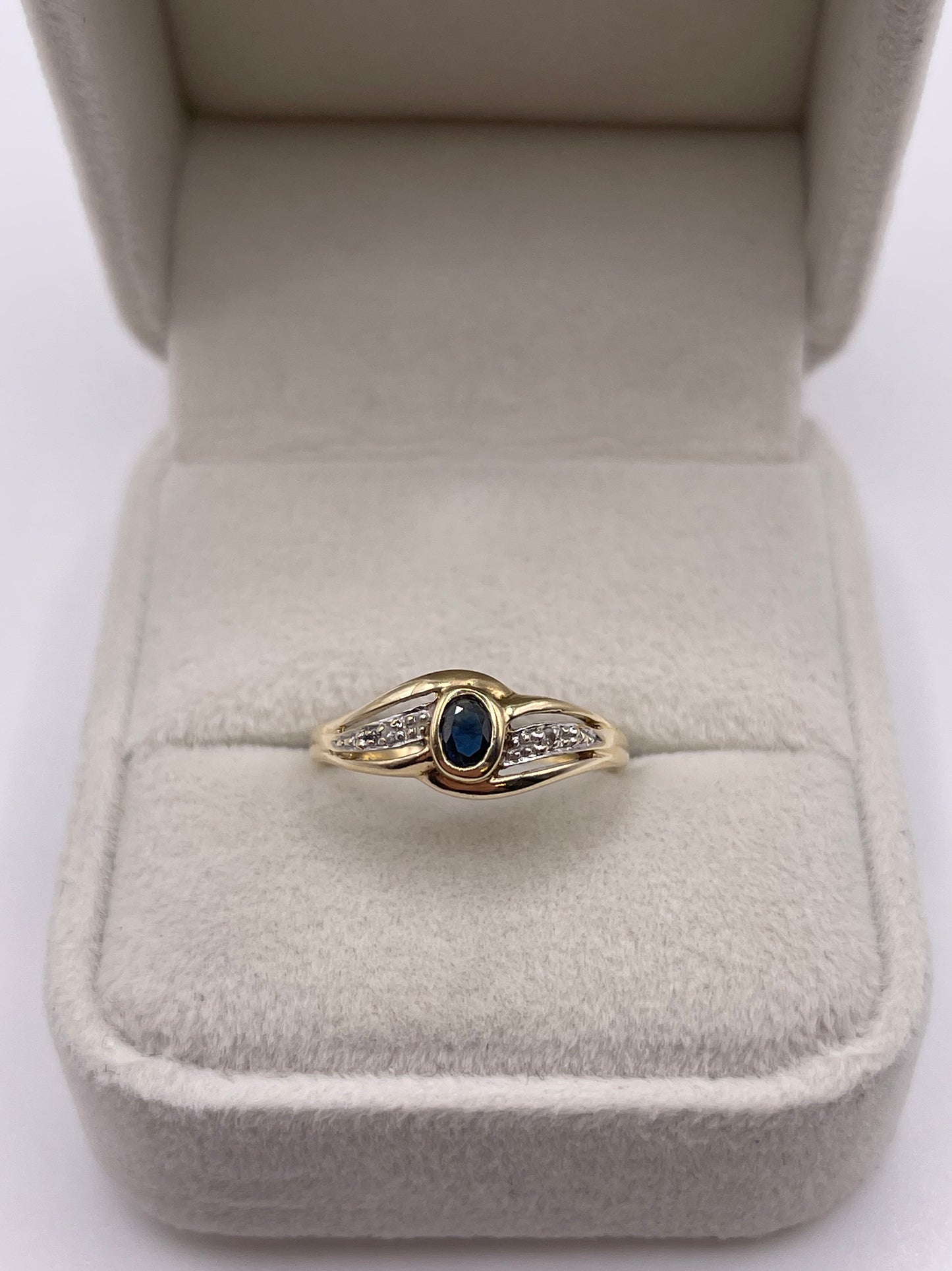 9ct gold sapphire and diamond ring