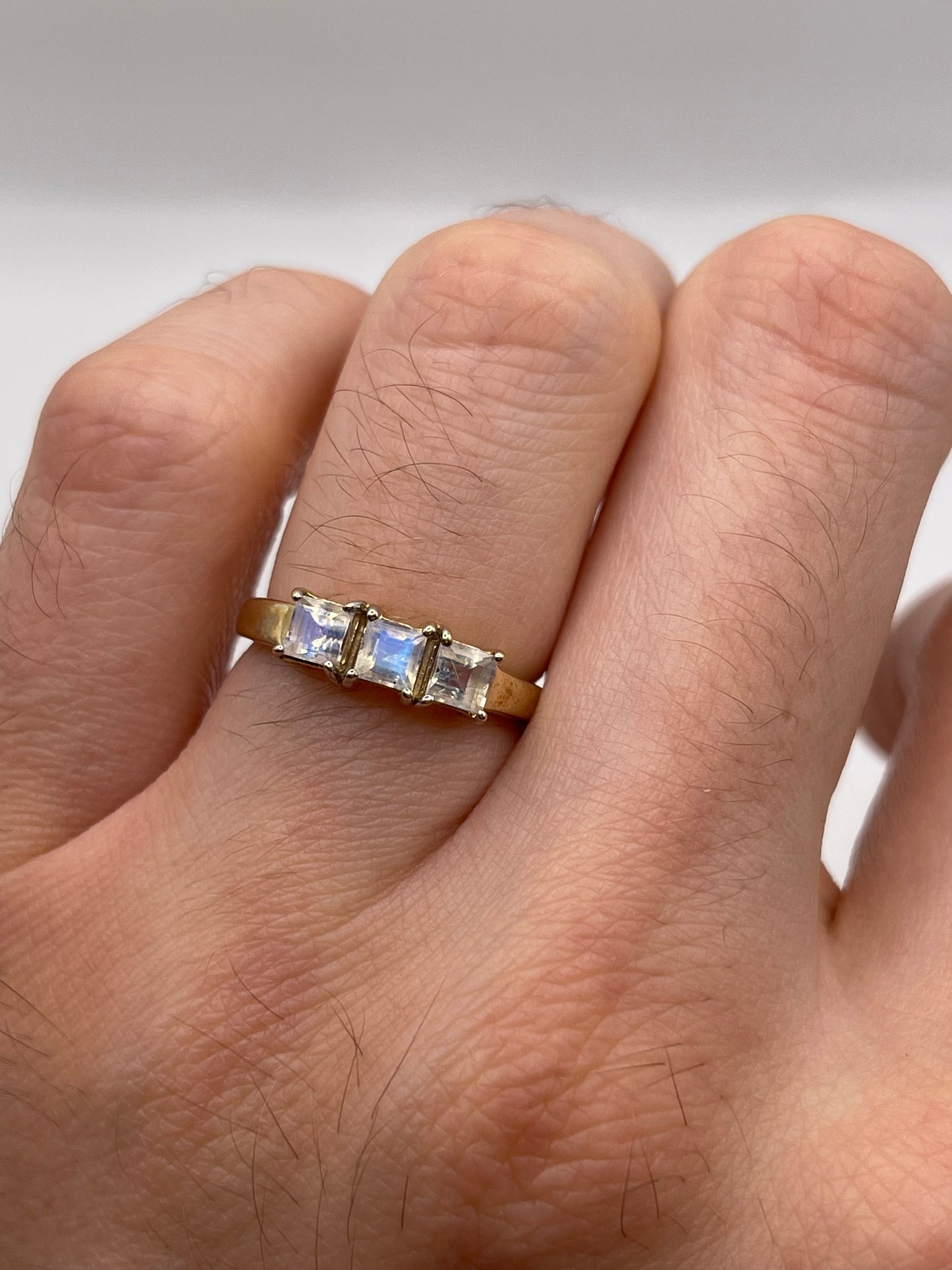 9ct gold rainbow moonstone ring