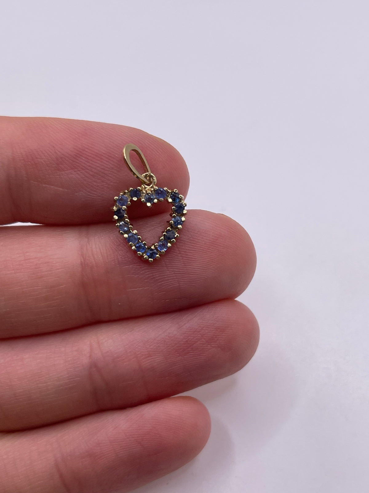 9ct gold sapphire heart pendant