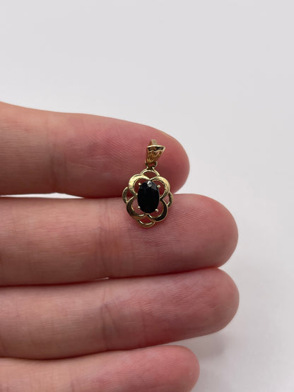9ct gold sapphire pendant