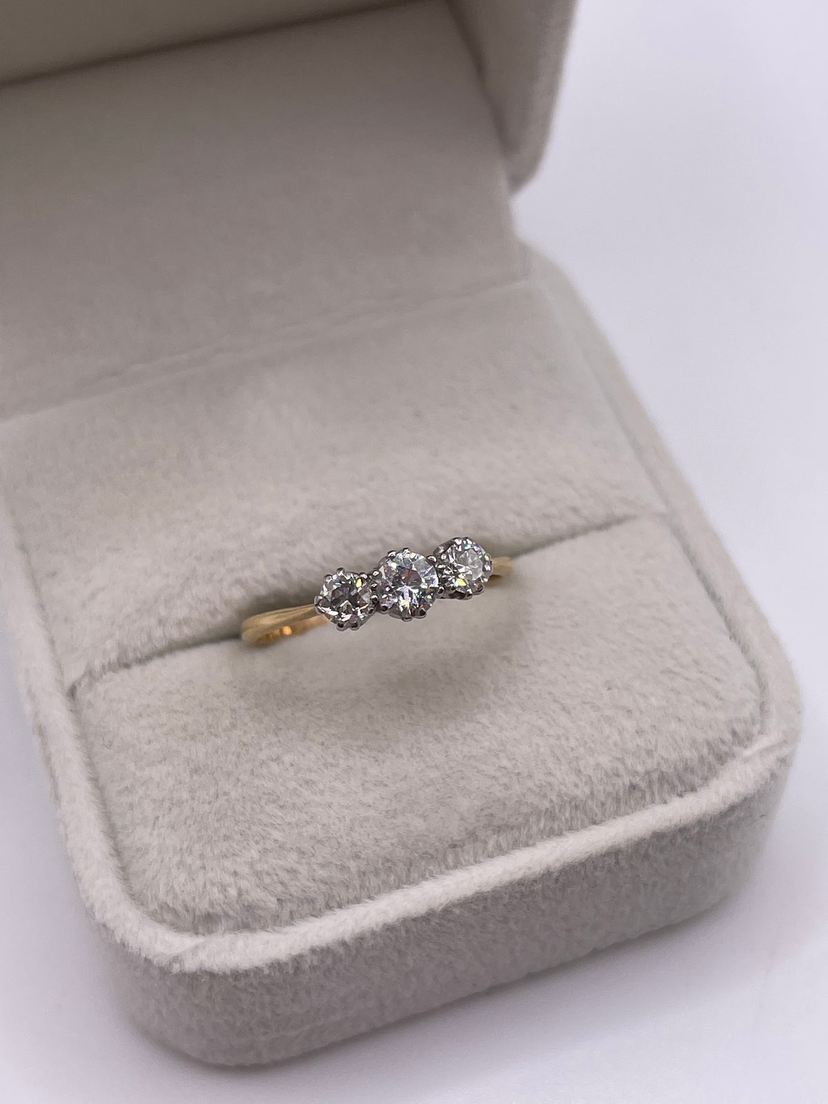 18ct gold diamond ring