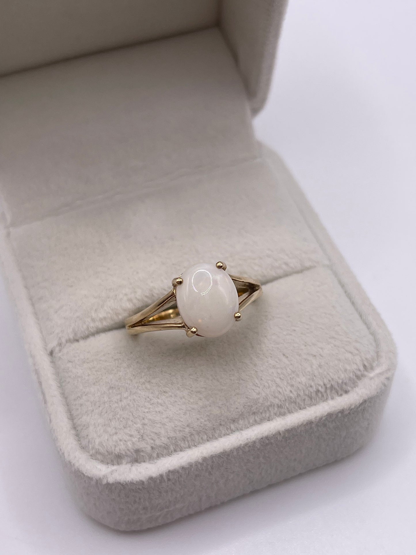 9ct gold opal ring