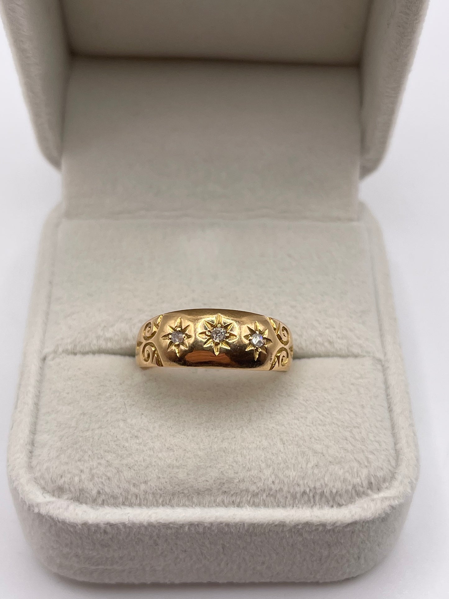 Antique 18ct gold diamond gypsy ring