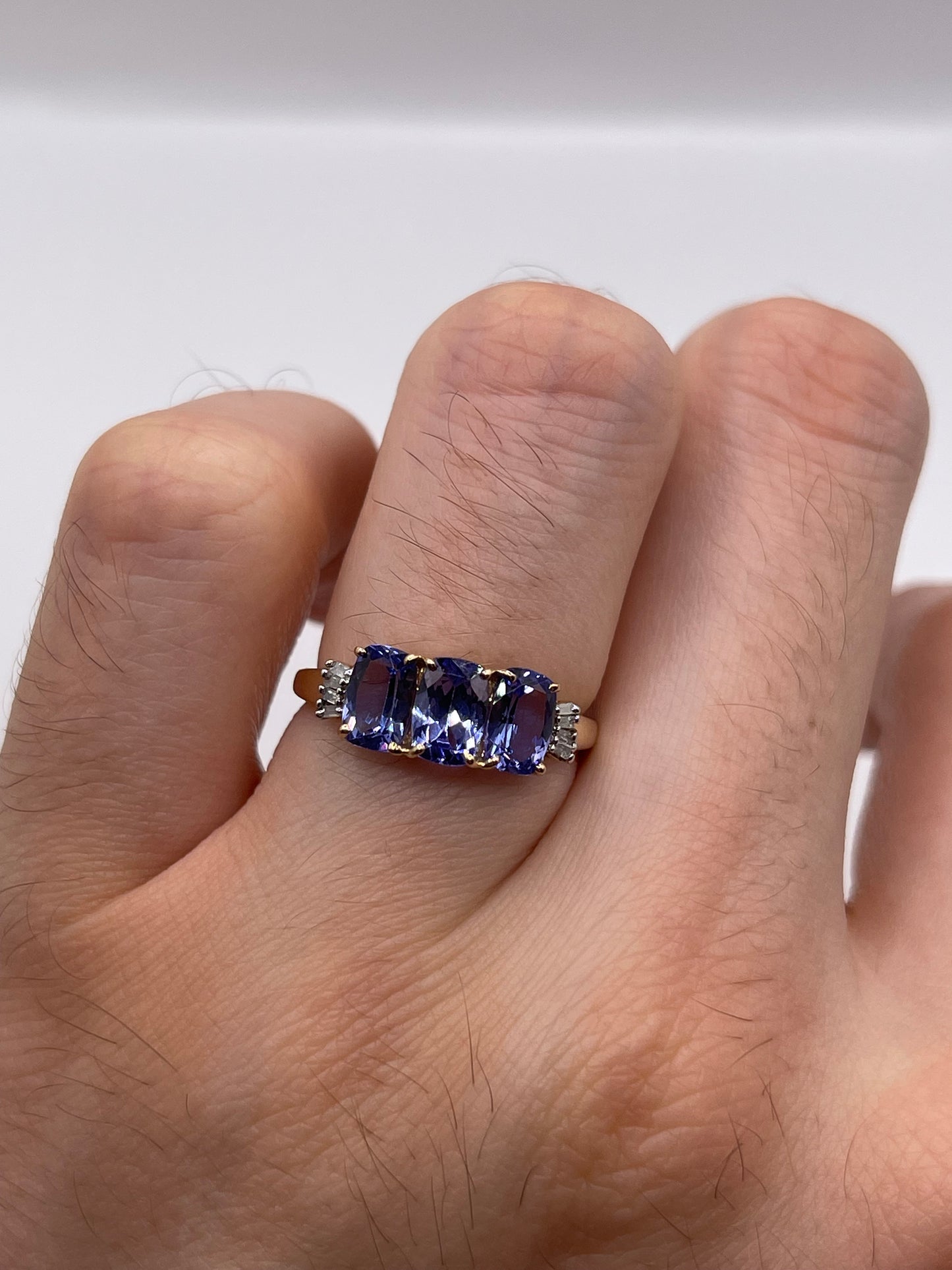 9ct gold tanzanite and diamond ring