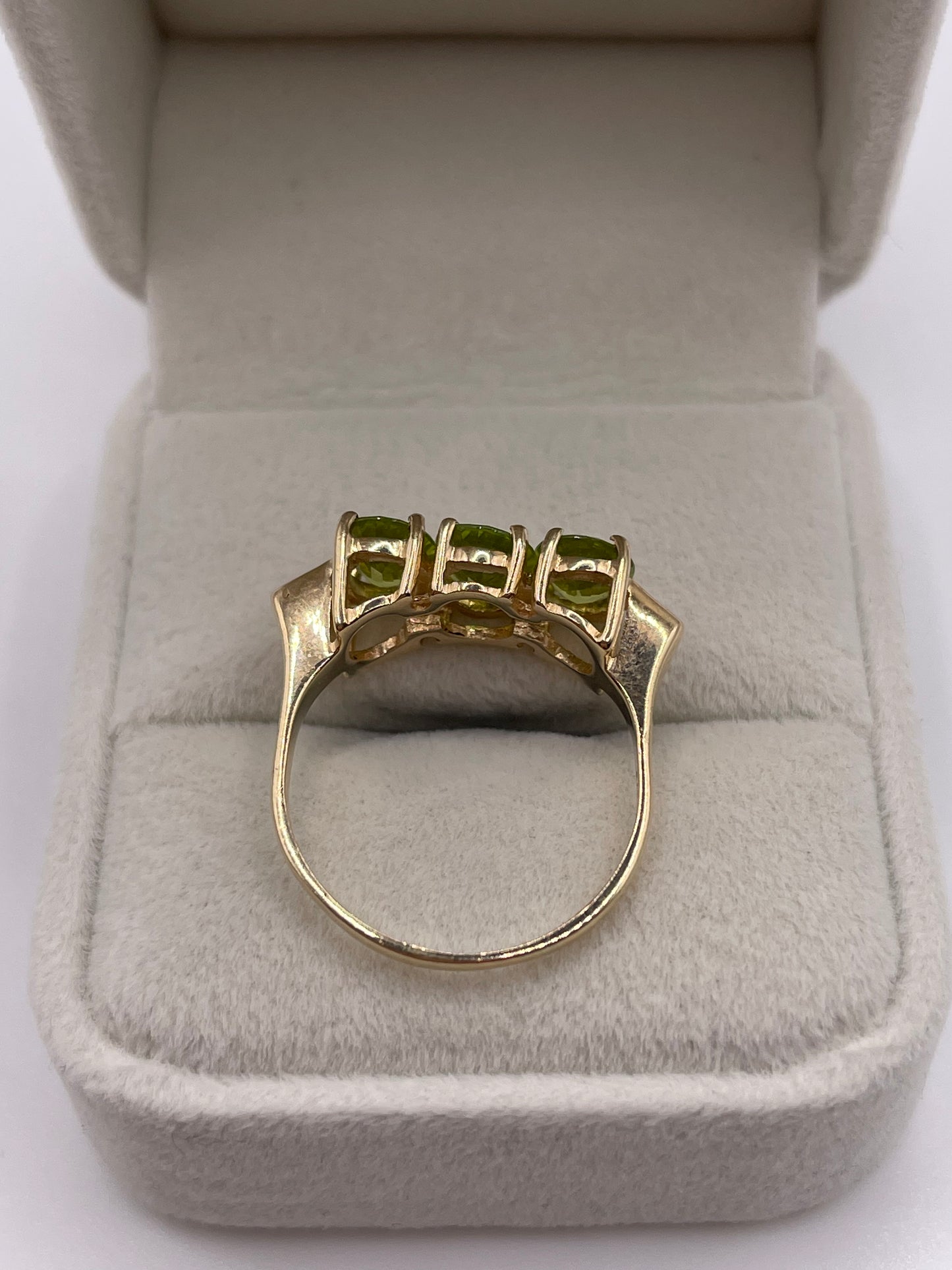 9ct gold quartz ring