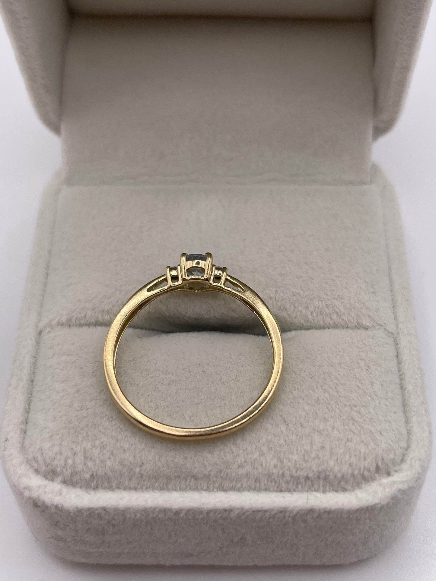 9ct gold aquamarine and diamond ring