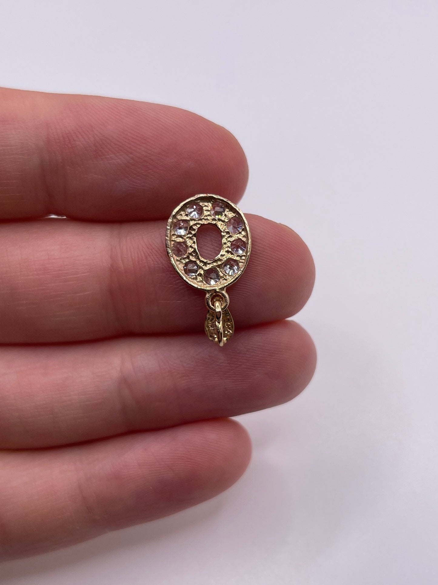 9ct gold cz initial O pendant