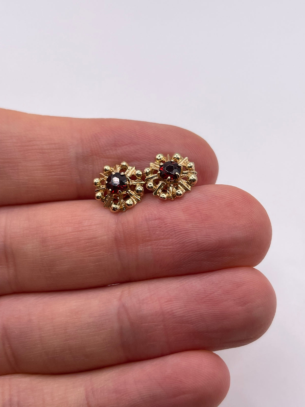 9ct gold garnet earrings
