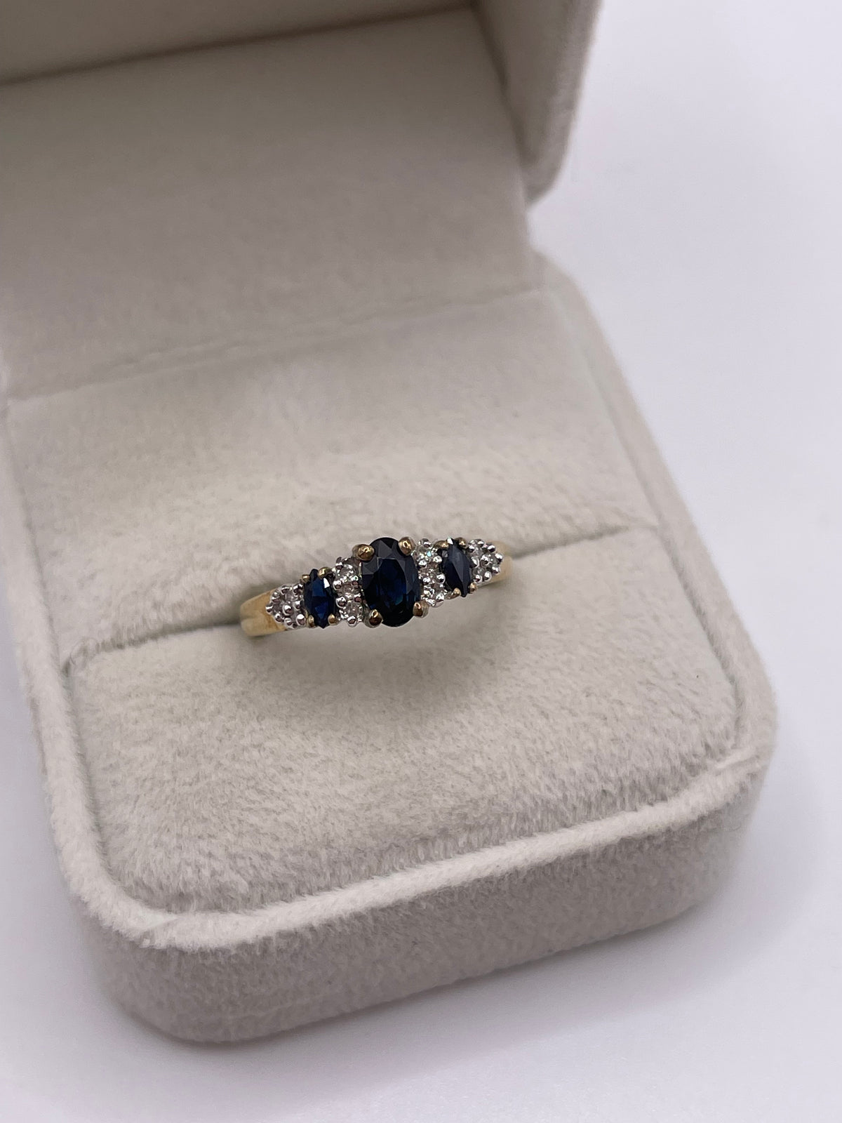 9ct gold sapphire and diamond ring