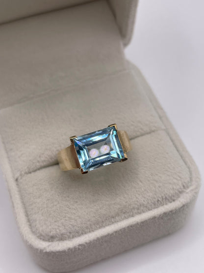 9ct gold blue topaz ring
