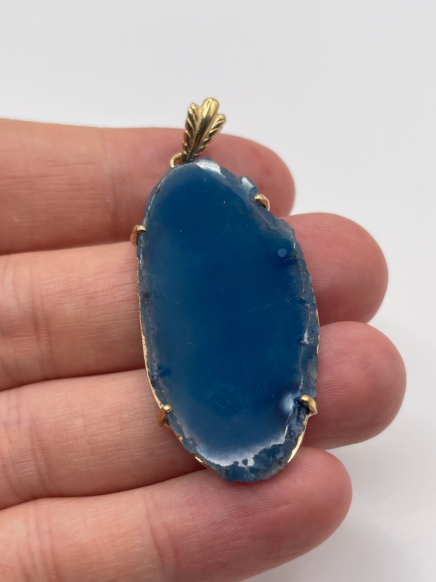 9ct gold agate pendant