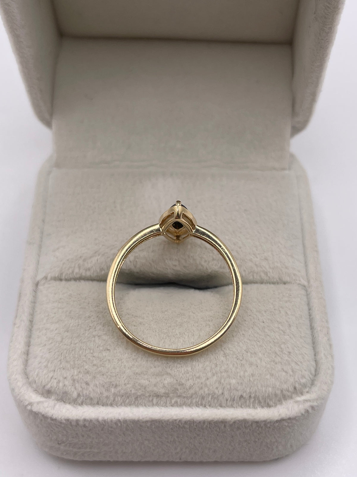 9ct gold sapphire and diamond ring