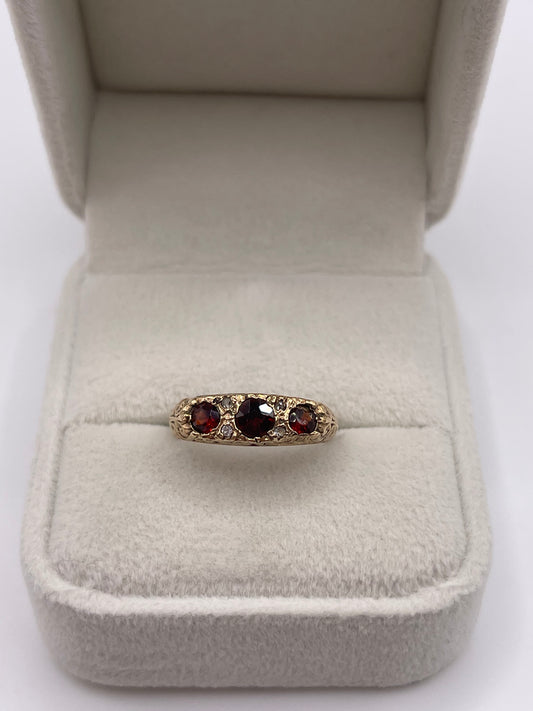 9ct gold garnet ring