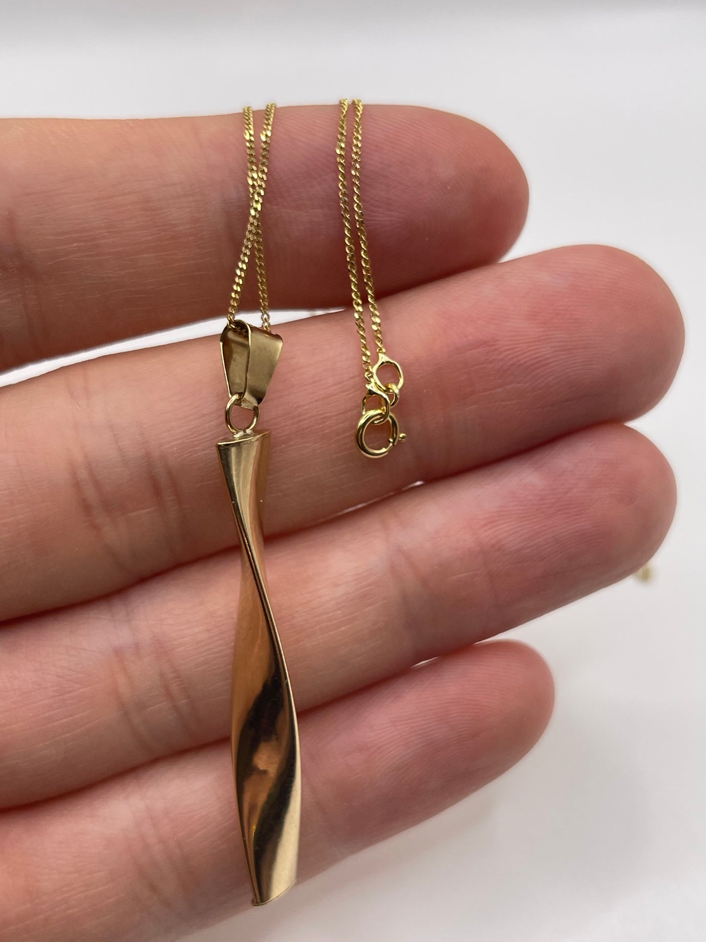 9ct gold necklace