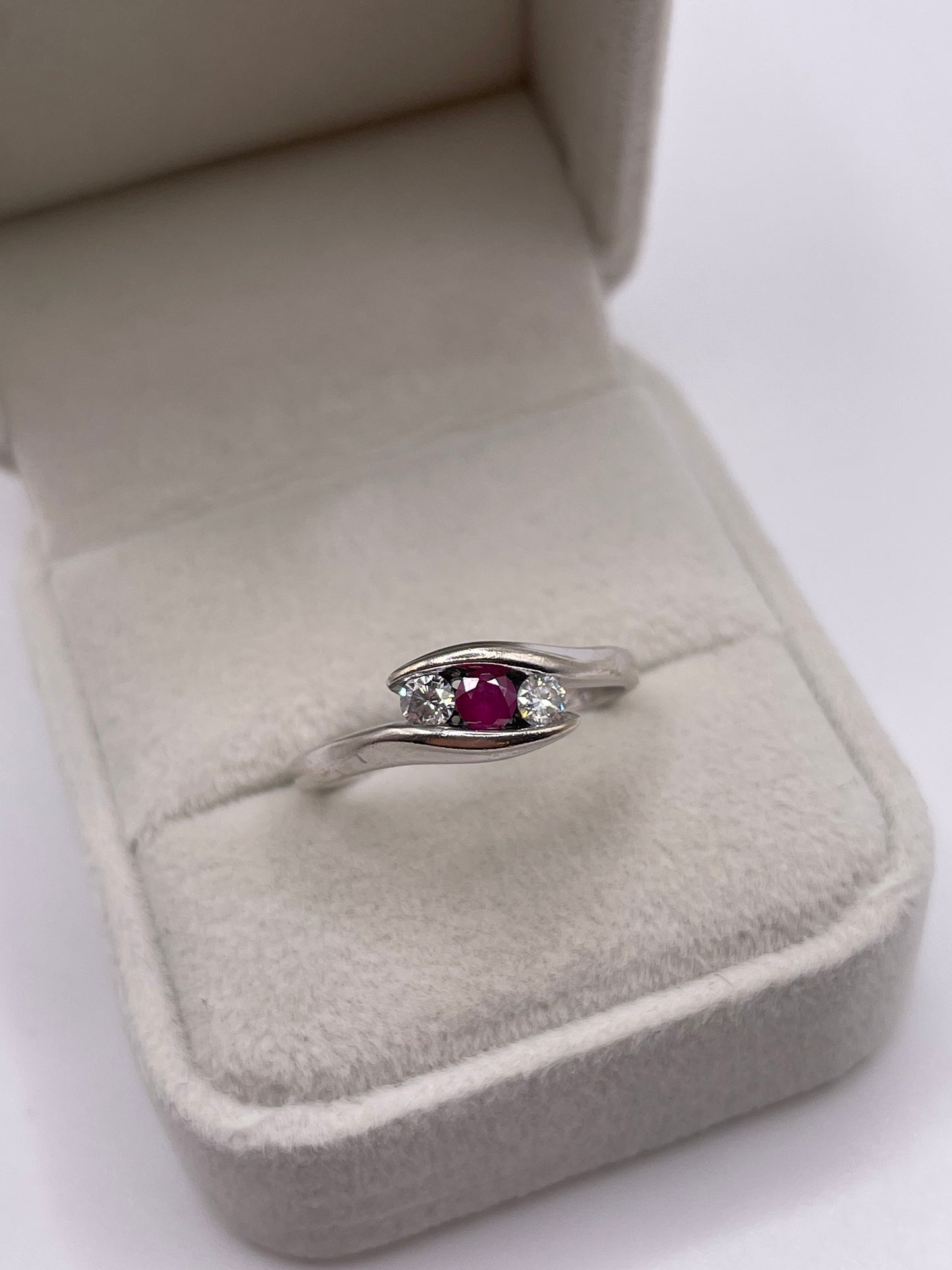 9ct white gold ruby and diamond ring