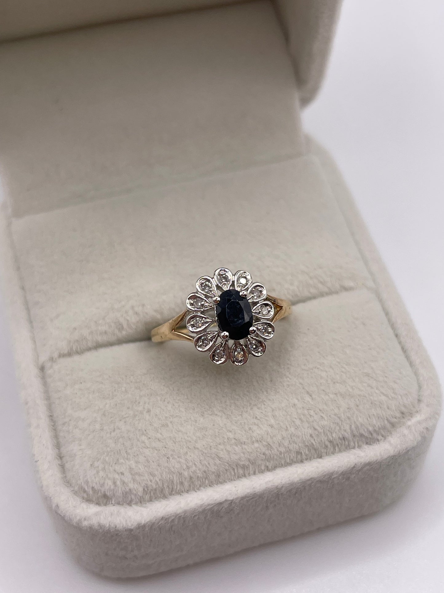 9ct gold sapphire and diamond ring