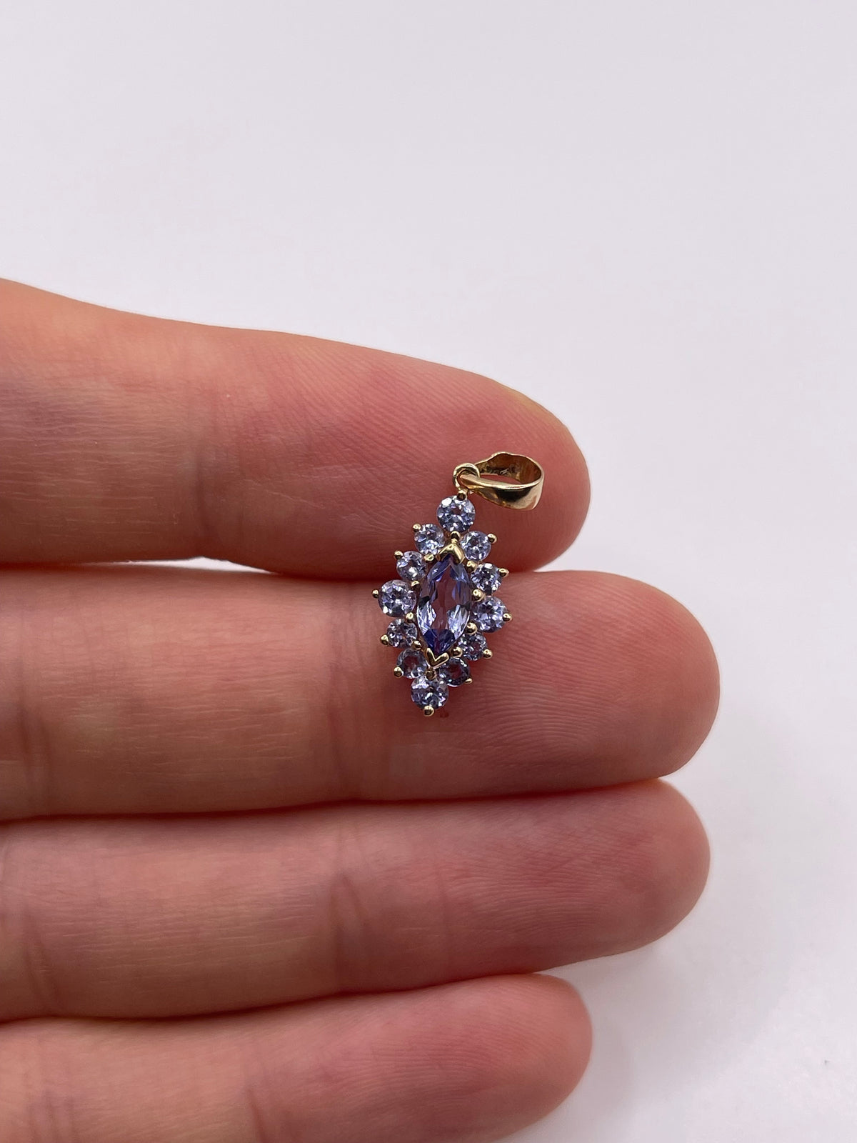 9ct gold tanzanite cluster pendant