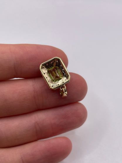 9ct gold peridot pendant