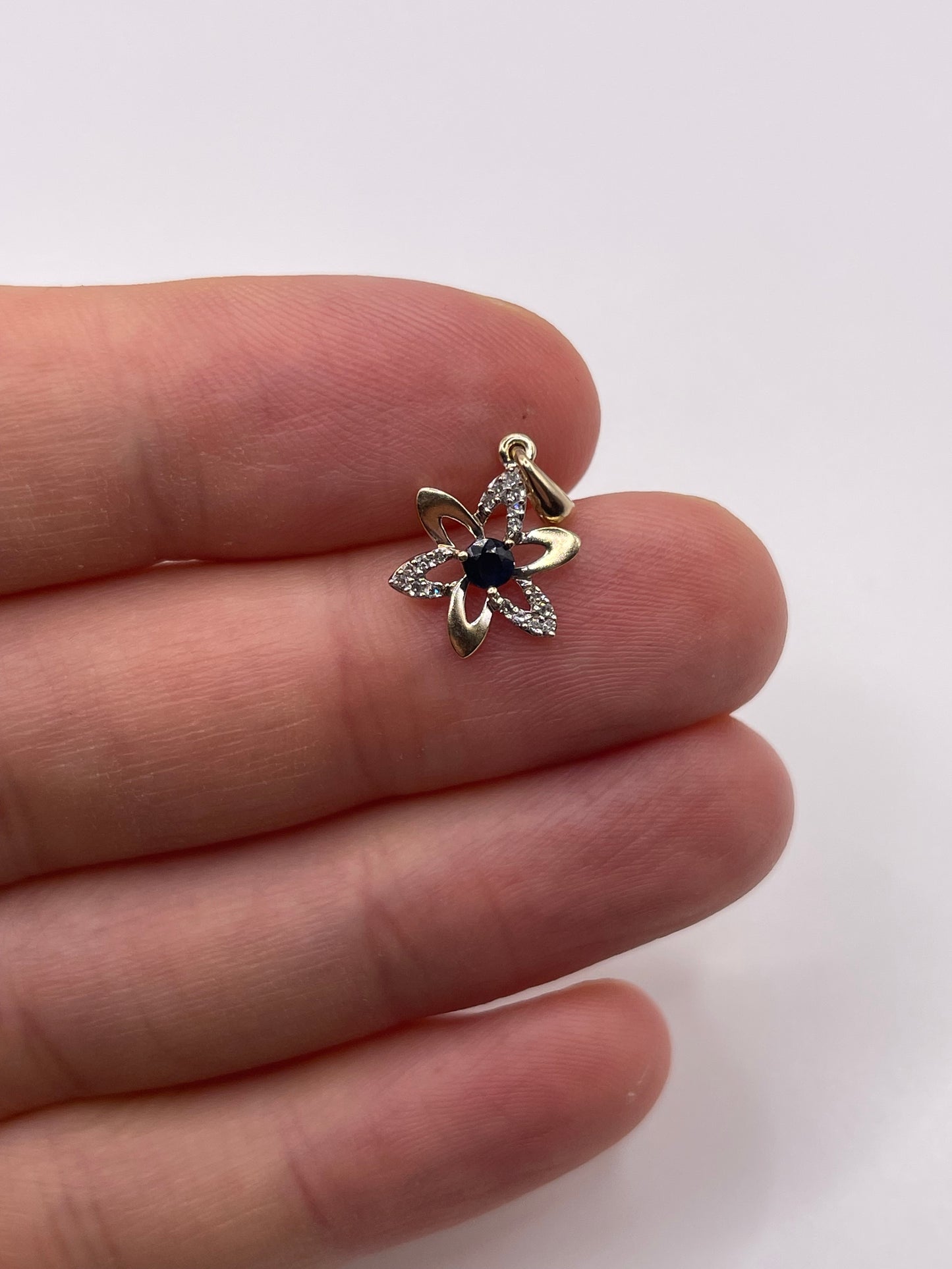 9ct gold sapphire and diamond pendant