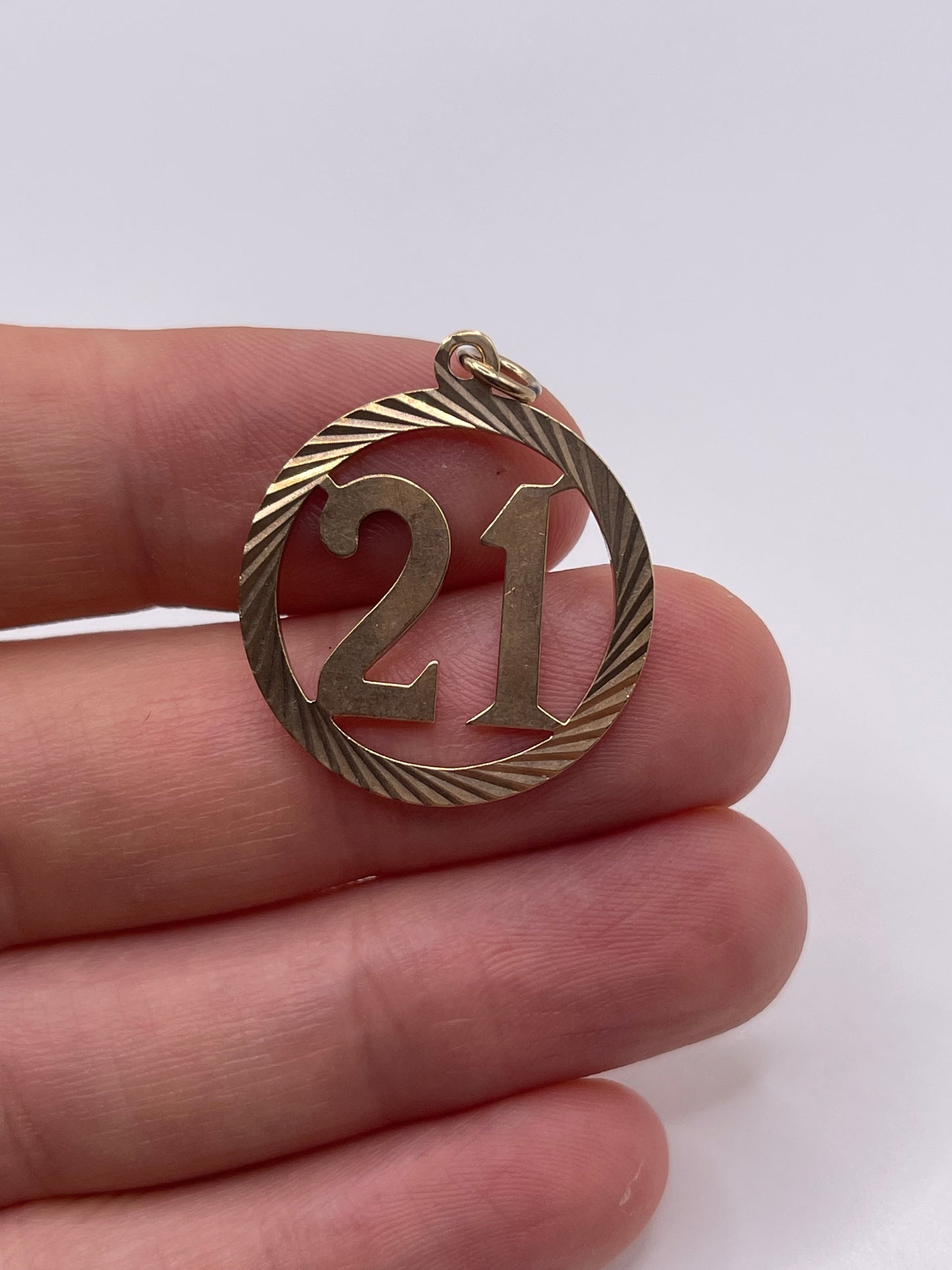 9ct gold 21 pendant