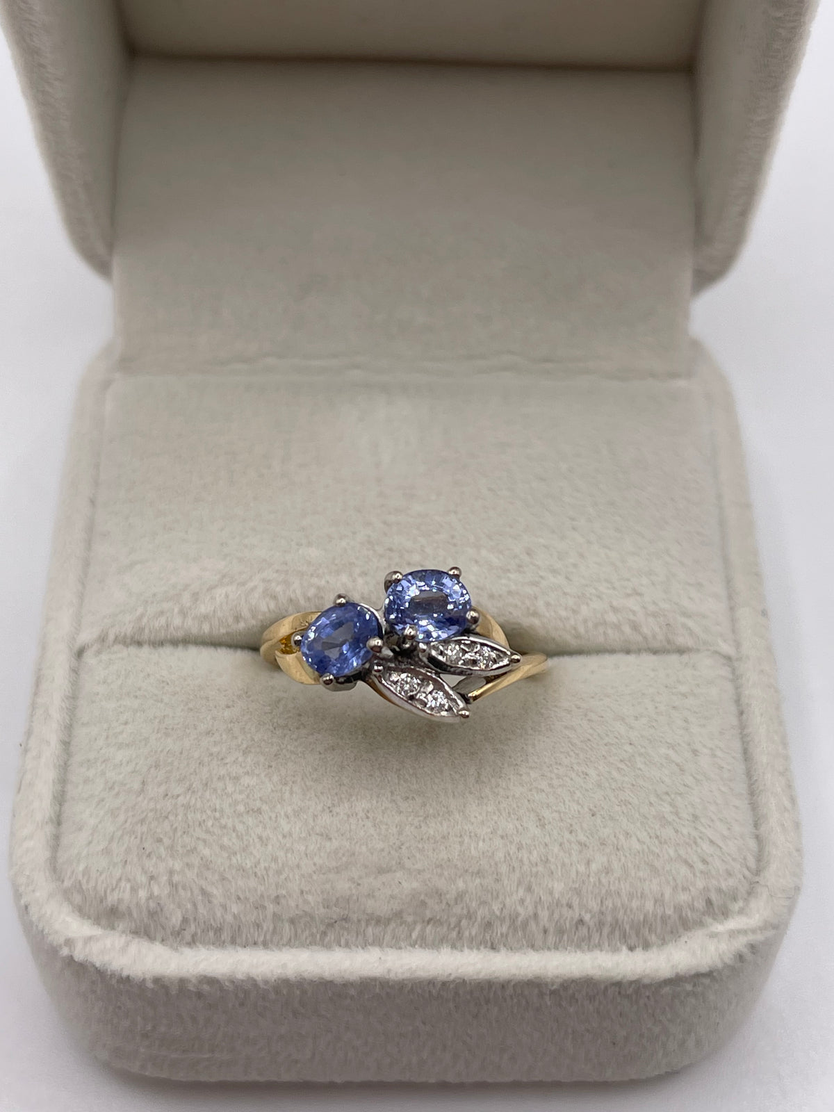 18ct gold sapphire and diamond ring